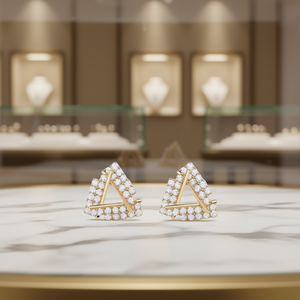 Orecchini a triangolo dorato con intarsio di cristalli per donna, da indossare tutti i giorni, design geometrico, micro inserti, gioielli placcati in oro - Product Image 2