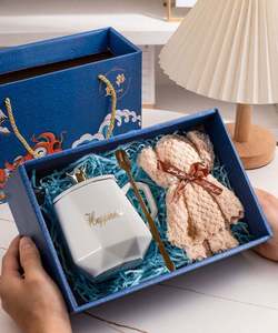 Mini tasse en papier délicate multicolore avec serviette ours brun, cuillère mignonne et boîte cadeau personnalisée - Cadeau de bureau - Product Image 5