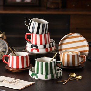 Taza de Café de Cerámica Pintada a Mano con Rayas <span class=keywords><strong>y</strong></span> Platillo, Juego de Tazas de Té Modernas <span class=keywords><strong>y</strong></span> Coloridas, Taza de Regalo Creativa para el Hogar o Cafetería - Product Image 4