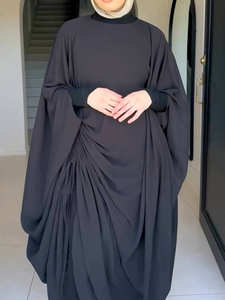 Abaya asymétrique moderne Loriya avec tissu respirant et détail latéral unique, robe longue pour femmes - Product Image 1