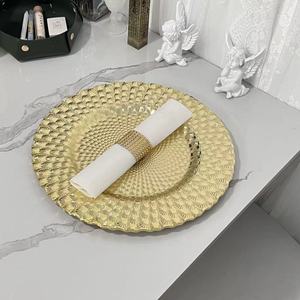 Assiettes rondes de service en plastique à motif de paon doré de 13 pouces Assiettes de décoration de table de fête de mariage - Product Image 4