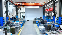 Moule d'injection plastique sur mesure avec cavité de précision, broches de guidage et blocs de verrouillage pour boîtiers électroniques, fabrication OEM