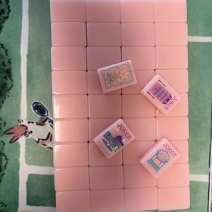 Jeu de mahjong américain de 160 pièces, taille 32 #   Boîtier en aluminium rigide de couleur rose NMJL Racks Dice Coins Wind Indicators Game Night <span class=keywords><strong>Gif</strong></span> - Product Image 3