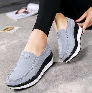 Sh10585a Nuevo Modelo 2025 Zapatos Casuales para Mujer Slip-On con Plataforma de 4cm - Product Image 4