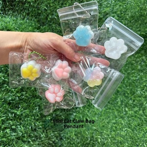Dolian TPR Piccolo Giocattolo Antistress a Forma di Pollo e Zampa di Gatto, Ciondolo per Zaino, per Alleviare lo Stress, per Età 14+, Unisex - Product Image 3