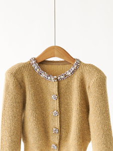<span class=keywords><strong>Cardigan</strong></span> in Maglia Standard Autunno Inverno 2025, Nuovo Modello Leggero Color Curry, Decorazione con Bottoni Colorati di Lusso, Casual Elegante Anti-Pilling - Product Image 2