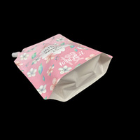 Pochettes biodégradables personnalisés pour boisson de jus de 1oz support d'emballage de boisson alimentaire liquide à eau claire pochette avec bec verseur sac lotion en mylar