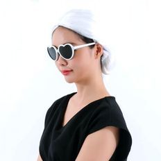 Cappotti da donna per capelli da festa a lungo termine della nonna che mostrano con orgoglio le calzature - Product Image 1