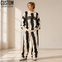 Ensemble décontracté deux pièces pour femme : Sweat-shirt oversize à col montant rayé noir et blanc avec broderie appliquée et pantalon large