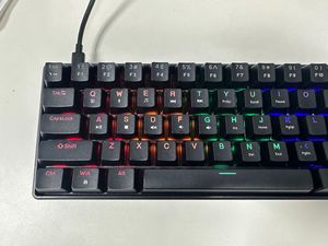 2025 最新 K61 机械键盘 人体工学有线办公游戏 RGB 背光机械键盘 红轴机械键盘 - Product Image 5