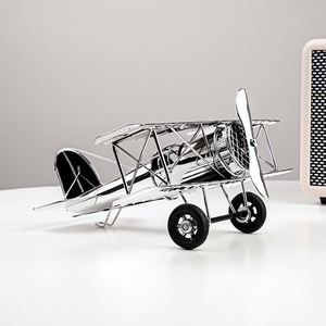 Ornements d'avion en fer en gros, mini-modèles de biplans planeurs plaqués argent, accessoires photo, objets décoratifs pour la maison et le bureau - Product Image 3
