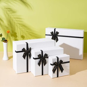 Boîtes cadeaux rigides personnalisables pour vêtements, foulards, perruques - Laminage mat, vernis sélectif UV, gaufrage, emballage cadeau artisanal pour entreprises avec nœud - Product Image 4