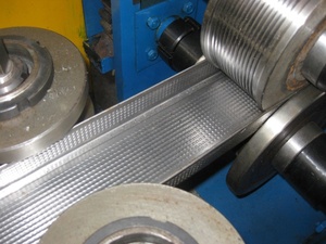 Machine de Formage à froid de C &amp; <span class=keywords><strong>U</strong></span> Canal En Acier de Botte de Goujon Faisant La Ligne De Production - Product Image 5