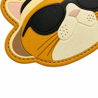 YinHui Unique Porte-clés en cuir motif chat mignon avec breloque chapeau de lunettes de soleil, pendentif de sac, étiquette nominative de valise, accessoire de voyage haut de gamme, cadeau