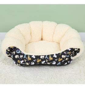 Cuccia a cupola invernale riscaldante per gatti e cani, divano-nido completamente chiuso, multiuso, foderato in peluche, extra spesso, simpatico guscio per dormire, fantasia a pois floreale - Product Image 1