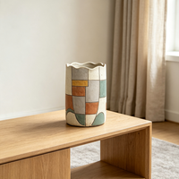 Pot de fleurs en résine peint à la main, motif géométrique coloré, bord ondulé, forme irrégulière, motif abstrait rétro, vase décoratif d'intérieur