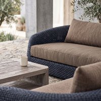 Ensemble de canapés de patio haut de gamme en osier tressé moderne et biologique, mobilier d'extérieur en aluminium avec table basse pour complexe hôtelier