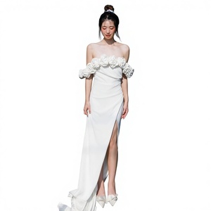 Vestido de Novia de Lujo Blanco Antiestático 100% Algodón con Hombro Descubierto y Flores de Rosa, Ideal para el Despertar de la Novia y como Vestido de Certificado de Compromiso - Product Image 1