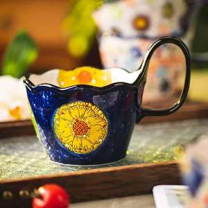 Taza de cerámica M pintada <span class=keywords><strong>a</strong></span> mano con mango de flor taza de café con cuchara pequeñ<span class=keywords><strong>a</strong></span> oficina hogar desayuno taza de leche regalo de vacaciones <span class=keywords><strong>para</strong></span> <span class=keywords><strong>parejas</strong></span> - Product Image 4