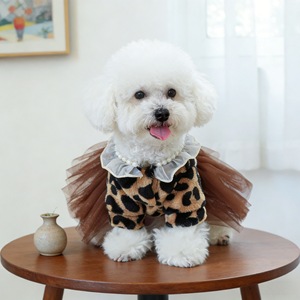 Robe pour chien en tulle imprimé léopard, tenue mignonne pour l'hiver, vêtement pour animaux de compagnie quatre saisons, matière polyester - Product Image 3