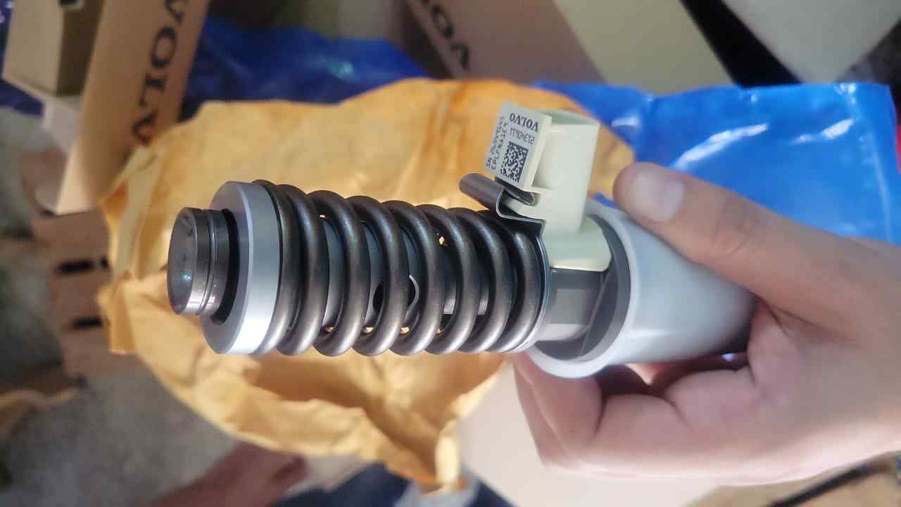 diesel fuel injector nozzle 21340611 21371672 injector for VOLVO D13A D13D common rail injector 21340611 21371672 85003263