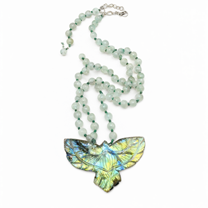Collier Mala en perles de fluorite verte avec pendentif Phénix en labradorite - Embrassez la transformation et la renouvellement - Product Image 2