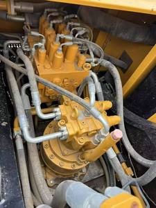 รถขุดตีนตะขาบ SY215C มือสองจากจีน คุ้มค่า พร้อมชิ้นส่วนเครื่องยนต์หลักสำหรับผู้ซื้อ - Product Image 3