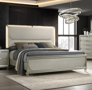 เตียงนอนหรูหราหุ้มผ้าสีเงินลายไม้สไตล์โมเดิร์นขนาดคิงไซส์ พร้อมไฟ LED 2 ดวง โต๊ะข้างเตียงแบบมีลวดลาย ชุดเฟอร์นิเจอร์ห้องนอน 3 ชิ้น - Product Image 4