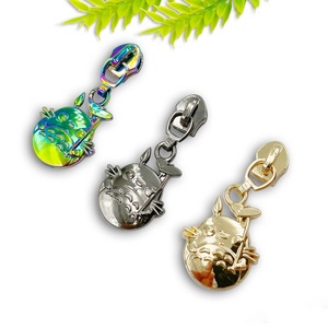 Tiradores/Deslizadores de Cremallera con Forma Personalizada a Precio de Fábrica - Product Image 2