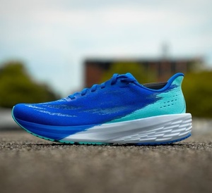 Zapatillas deportivas de maratón para hombre, con suela suave y acolchada, ligeras, de malla con degradado azul, para entrenamiento profesional. - Product Image 5