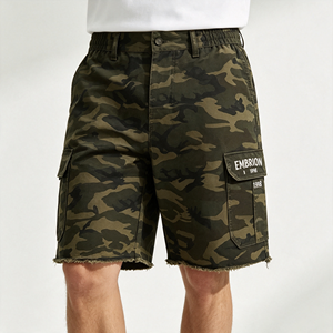 Short cargo pour homme en denim délavé camouflage, style vintage sportif, taille mi-haute, avec cordon de serrage, coupe oversize et jambe large - Product Image 1