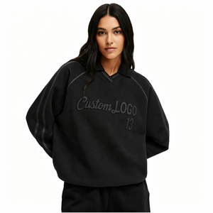 <span class=keywords><strong>Felpa</strong></span> <span class=keywords><strong>Oversize</strong></span> da Donna con Logo Ricamato Personalizzato, Colletto Rosso a Contrasto, Maniche Raglan a Doppia Linea a Righe - Product Image 3