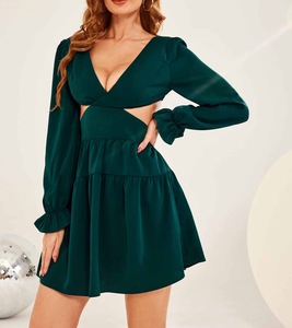 Robe Double Crazy Mature à Col Plongeant, Découpes, Dos Nu à Nouer et Ourlet à <span class=keywords><strong>Volants</strong></span> - Product Image 1