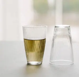 पेय श्रेणी के लिए मिनिमलिस्ट स्टाइल धारीदार गर्मी प्रतिरोधी ग्लास वॉटर कप
