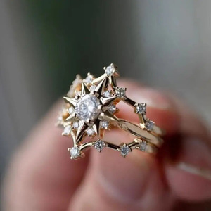 Anillo de circonita calado con diseño de estrella de rayos de sol para mujer, joyería geométrica de moda para dedo - Product Image 3