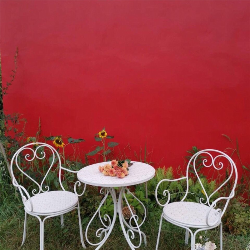Tables et chaises d'amour - une table, quatre chaises - blanc vieilli.