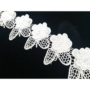 Adornos Bordados 100% Algodón con Diseño Floral 3D en Amarillo y Blanco de 4.5cm 30x10x40 para Costura, Manualidades, Decoraciones de Boda RSP405 - Product Image 6