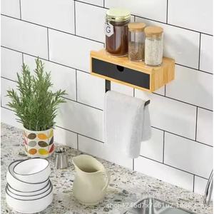 ชั้นวางติดผนังไม้พร้อมลิ้นชักและราวแขวนผ้าสำหรับเก็บของในครัว - Product Image 1