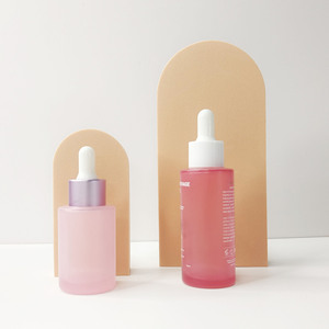 ขวดแก้วใส่เครื่องสำอางสีดำขนาด 30 กรัม แบบกำหนดเองจากโรงงาน สำหรับบรรจุเซรั่มน้ำมันบำรุงเส้นผม ขวดแก้วแบบไหล่เรียบสีด้านพร้อมหัวหยด - Product Image 6