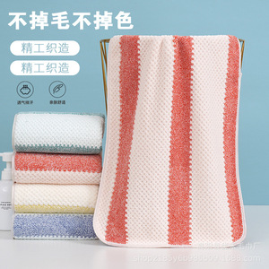 Serviette de visage en polaire corail 75x35cm, motif ananas, douce, absorbante, sans peluches, pour usage domestique - Product Image 3