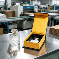 Boîte cadeau rigide en papier magnétique avec laminage mat personnalisé, design jaune vif avec insert en mousse EVA pour l'emballage de parfums et de fragrances