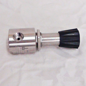 Vanne de réduction de pression de gaz modèle HI-TEK HK en acier inoxydable 1/4 pouce à diaphragme pour propane/azote/oxygène - Product Image 2
