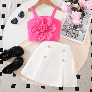 Ensemble <span class=keywords><strong>de</strong></span> vêtements d'été 2026 pour fillette : Haut court rose à grandes fleurs et <span class=keywords><strong>perles</strong></span> + Jupe blanche – Tenue adorable - Product Image 1