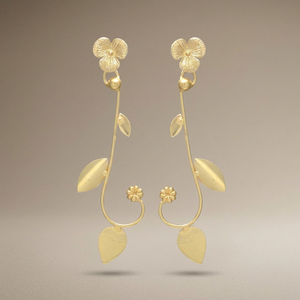 Pendientes Étnicos Chapados en Oro con Flores y Ramas en Cascada para Bodas y Compromisos - Product Image 2