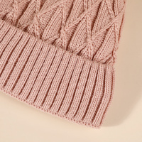 Bonnet d'hiver en tricot avec pompon en fourrure épaisse, motif patch en cuir personnalisé, couleur unie