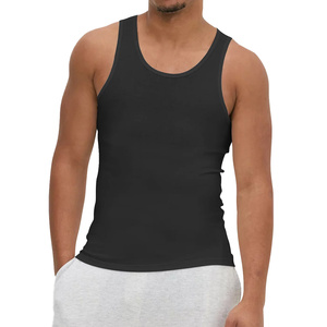 Camiseta sin mangas para hombre de estilo casual elegante, diseñada para una comodidad relajada con forma definida y apariencia moderna y limpia. - Product Image 3