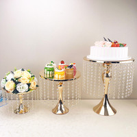 Présentoirs à gâteaux multi-niveaux en gros pour mariage, base métallique rotative pour gâteau avec lustre en cristal