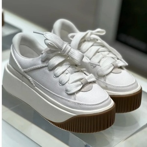 Calzado Deportivo Retro de Gamuza Personalizado de la Serie Uggs - Zapatos Transpirables con Cordones para Hombre y Mujer, con Amortiguación para Correr y Caminar - Product Image 4