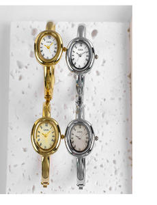 Reloj de Pulsera Ovalado Vintage para Mujer con Esfera Romana, Minimalista, Elegante, de Cuarzo, para Navidad, Estilo Moderno - Product Image 3