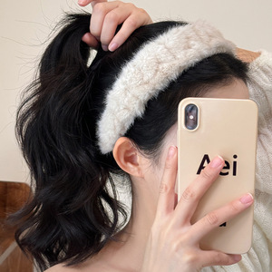 Diadema de Felpa Gruesa con Borde Ancho de Color Sólido para Mujer - Suave y Cómoda para Uso Diario y Fiestas - Product Image 2